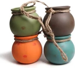 Spieringstore® Plantenhangers - 4 Bloempotjes Aan Een Touw - Hangpotten Voor Binnen En Buiten - Hangpot Schutting - 4 Kleuren Incl. Touw