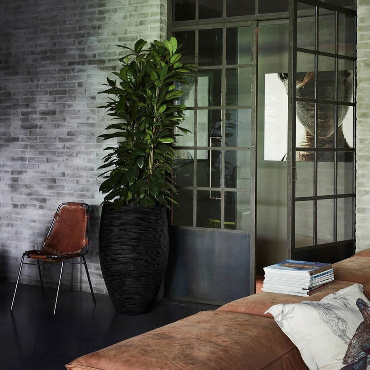 Capi Europe - Vaas Elegant Deluxe Rib NL - 45x72 - Zwart - Voor Binnen En Buiten - KBLR1138 3 Capi Europe - Vaas Elegant Deluxe Rib NL - 45x72 - Zwart - Voor Binnen En Buiten - KBLR1138 - Afbeelding 3