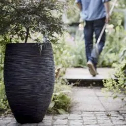 Capi Europe - Vaas Elegant Deluxe Rib NL - 45x72 - Zwart - Voor Binnen En Buiten - KBLR1138 23 Capi Europe - Vaas Elegant Deluxe Rib NL - 45x72 - Zwart - Voor Binnen En Buiten - KBLR1138 -Bloem Garden Verkoop 1200x1200 147