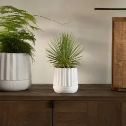 Riviera Maison Plantenbak Rond, Bloempot Met Ribbel - RM Let It Grow Planter - Wit - Porselein - Maat S -Bloem Garden Verkoop 1200x1200 299