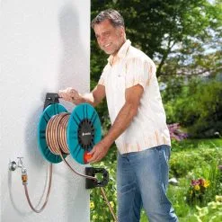 GARDENA - Wandslanghouder 60 Met Slanggeleider - Slanghouder - Maximale Capaciteit 60 Meter -Bloem Garden Verkoop 1200x1200 875