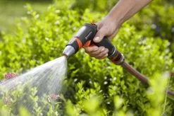 GARDENA - Comfort Reinigingsbroes - Spuitpistool - Traploos Instelbaar -Bloem Garden Verkoop 1200x799 15