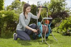 GARDENA - AquaRoll M CleverRoll Easy Slangenwagen - Maximaal 60 Meter - Inklapbare Zwengel 21 GARDENA - AquaRoll M CleverRoll Easy Slangenwagen - Maximaal 60 Meter - Inklapbare Zwengel -Bloem Garden Verkoop 1200x799 20