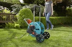GARDENA - AquaRoll M CleverRoll Easy Slangenwagen - Maximaal 60 Meter - Inklapbare Zwengel 27 GARDENA - AquaRoll M CleverRoll Easy Slangenwagen - Maximaal 60 Meter - Inklapbare Zwengel -Bloem Garden Verkoop 1200x799 25
