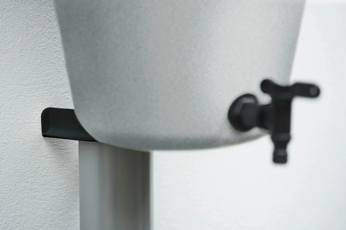 Elho Green Basics Rain Catcher 33 - Regenton Voor Balkonbuiten - Ø 33.5 X H 73.5 Cm - Grijs/Living Concrete 4 Elho Green Basics Rain Catcher 33 - Regenton Voor Balkonbuiten - Ø 33.5 X H 73.5 Cm - Grijs/Living Concrete - Afbeelding 4