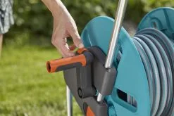 GARDENA - AquaRoll M CleverRoll Easy Slangenwagen - Maximaal 60 Meter - Inklapbare Zwengel 18 GARDENA - AquaRoll M CleverRoll Easy Slangenwagen - Maximaal 60 Meter - Inklapbare Zwengel -Bloem Garden Verkoop 1200x800 90