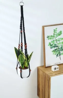 Mycramé 4 Stuks Zwarte Macrame Plantenhangers - Boho Handgeweven Katoen Hangpot Voor Binnen/Buiten - Hangende Bloempot Met Kralen - Macramé Touw/Koord Hangplant Houder - Bohemian Wandhanger Decoratie - Plant Hanger - Verticale Tuin Bloempothouder Planthanger 15 Mycramé 4 Stuks Zwarte Macrame Plantenhangers - Boho Handgeweven Katoen Hangpot Voor Binnen/Buiten - Hangende Bloempot Met Kralen - Macramé Touw/Koord Hangplant Houder - Bohemian Wandhanger Decoratie - Plant Hanger - Verticale Tuin Bloempothouder Planthanger -Bloem Garden Verkoop 772x1200