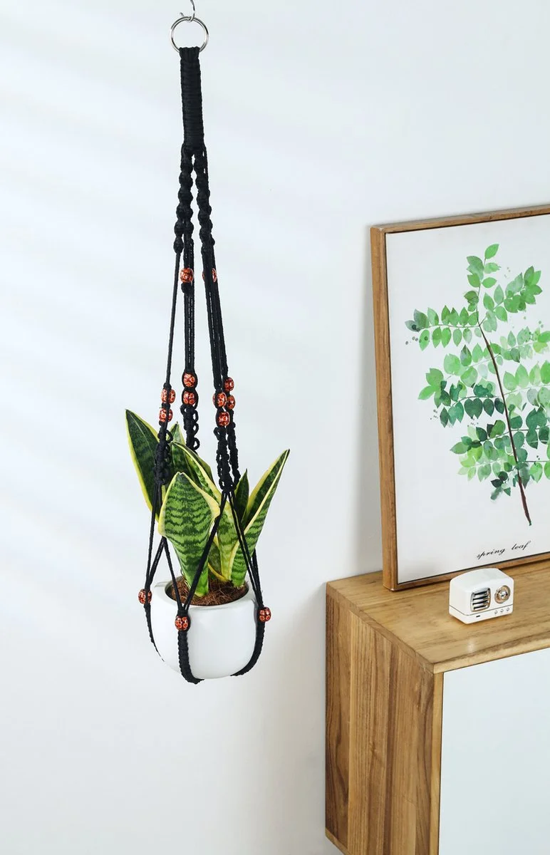 Mycramé 4 Stuks Zwarte Macrame Plantenhangers - Boho Handgeweven Katoen Hangpot Voor Binnen/Buiten - Hangende Bloempot Met Kralen - Macramé Touw/Koord Hangplant Houder - Bohemian Wandhanger Decoratie - Plant Hanger - Verticale Tuin Bloempothouder Planthanger 6 Mycramé 4 Stuks Zwarte Macrame Plantenhangers - Boho Handgeweven Katoen Hangpot Voor Binnen/Buiten - Hangende Bloempot Met Kralen - Macramé Touw/Koord Hangplant Houder - Bohemian Wandhanger Decoratie - Plant Hanger - Verticale Tuin Bloempothouder Planthanger - Afbeelding 6