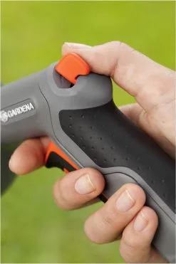 GARDENA - Comfort Reinigingsbroes - Spuitpistool - Traploos Instelbaar -Bloem Garden Verkoop 800x1200 121