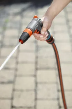 GARDENA - Comfort Reinigingsbroes - Spuitpistool - Traploos Instelbaar -Bloem Garden Verkoop 800x1200 124