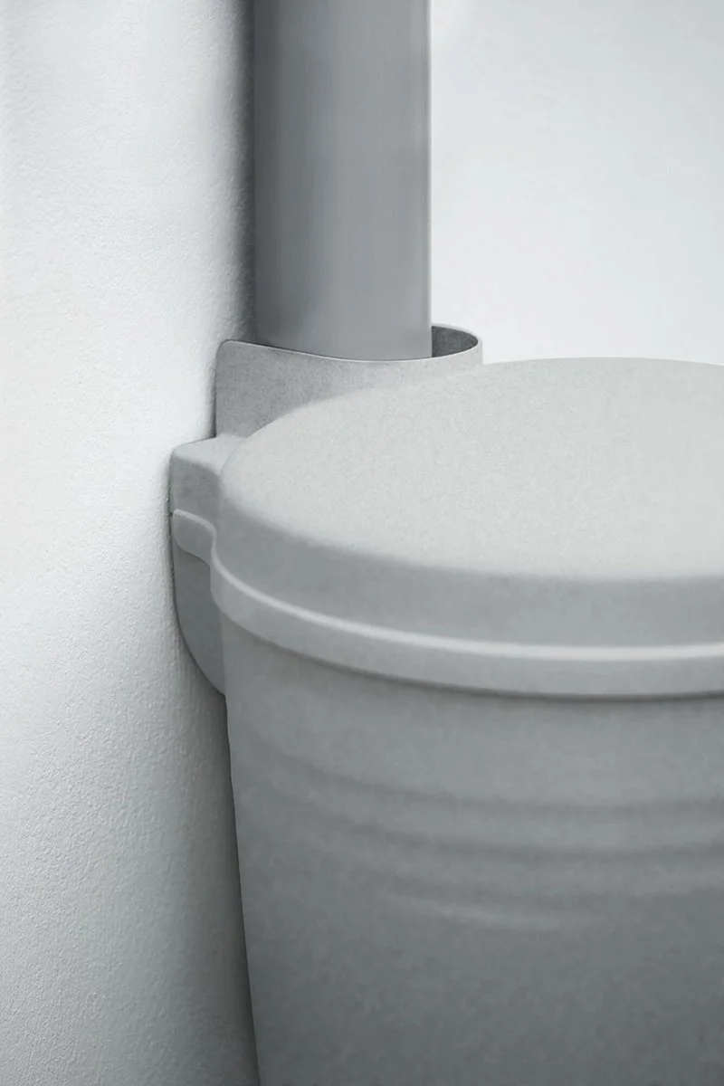 Elho Green Basics Rain Catcher 33 - Regenton Voor Balkonbuiten - Ø 33.5 X H 73.5 Cm - Grijs/Living Concrete 3 Elho Green Basics Rain Catcher 33 - Regenton Voor Balkonbuiten - Ø 33.5 X H 73.5 Cm - Grijs/Living Concrete - Afbeelding 3