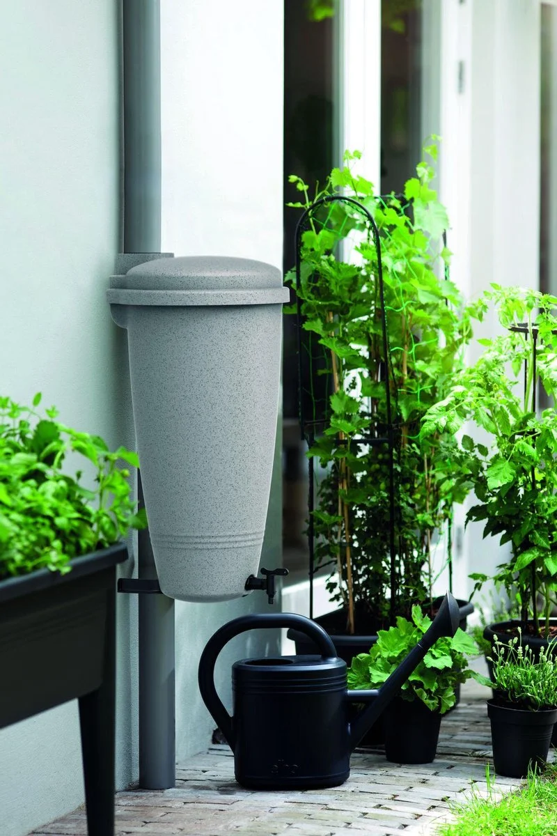 Elho Green Basics Rain Catcher 33 - Regenton Voor Balkonbuiten - Ø 33.5 X H 73.5 Cm - Grijs/Living Concrete 5 Elho Green Basics Rain Catcher 33 - Regenton Voor Balkonbuiten - Ø 33.5 X H 73.5 Cm - Grijs/Living Concrete - Afbeelding 5