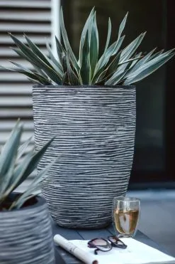 Capi Europe - Vaas Elegant Laag Rib NL - 36x47 - Antraciet - Voor Binnen En Buiten - KOFZ782 -Bloem Garden Verkoop 800x1200 75